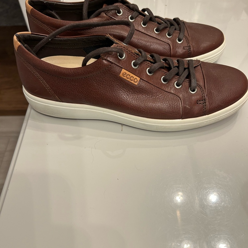 Ecco size 44 (10-10.5) men’s shoes light